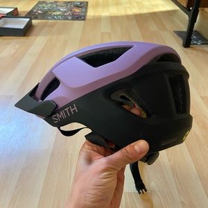 Like new Smith Session Helmet (MIPS)